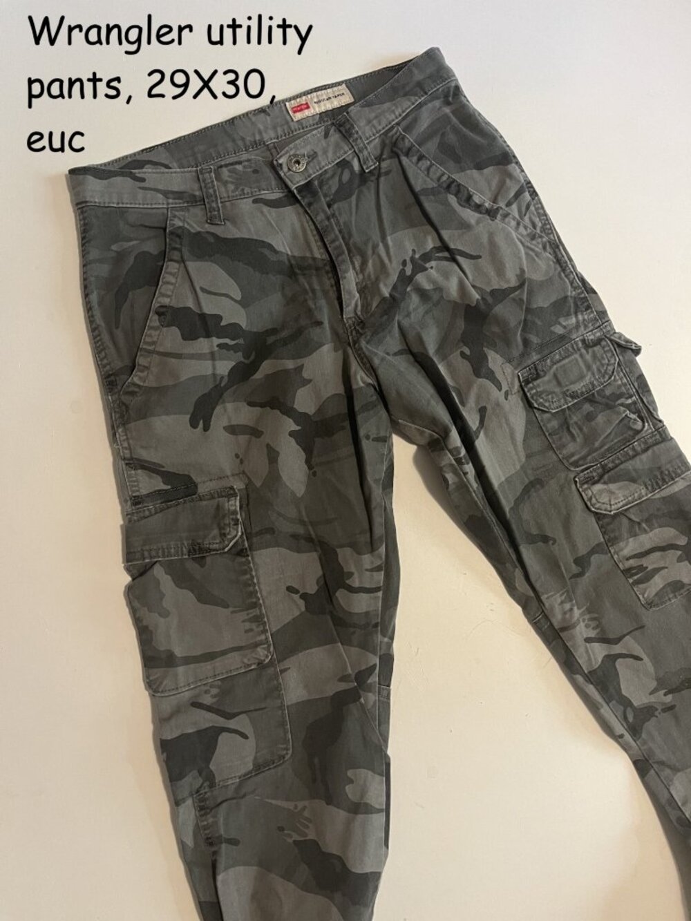 Wrangler utility camouflage cargo pants 29x30, grey